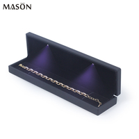 Boîte à bijoux LED laque noire boîte à logo estampage or emballage de bijoux LED de luxe boîte à bijoux bague personnalisée en diamant avec lumières