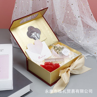 Boîte en papier ondulé rose de taille moyenne pour l'expédition de vêtements, logo personnalisé, impression en couleur, gaufrage pour affichage d'emballage cadeau