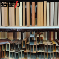 Tubo Cuadrado Hueco de Aluminio con Revestimiento Metálico y Acabado de Madera, Estructura de Techo 200x200, Perfil de Aluminio y Madera, Tubo de Aluminio