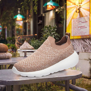 Chaussures décontractées légères Dana à semelle souple, à enfiler, en maille respirante tissée, avec fermeture élastique pour le printemps - Product Image 3