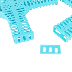 Cage de <span class=keywords><strong>reine</strong></span> des abeilles Chinabees pour l'hiver croisé utilisation hivernale cellules froides Type croisé Cages de receveur en plastique outils d'abeilles cellulaires - Product Image 3