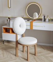Meubles de maison au design moderne Chaise de salle à manger en laine d'agneau et bois à assise souple pour le salon et l'hôtel