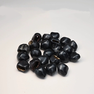 Venta al por mayor de cáscaras de fruta de chacha negra natural seca a granel, materiales crudos para manualidades DIY y la fabricación de campanas de viento - Product Image 2