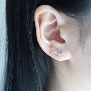 Orecchini pendenti a forma di pipistrello in stile gotico per donna, gioielli da orecchio in metallo effetto punk scuro con animali pendenti - Product Image 6