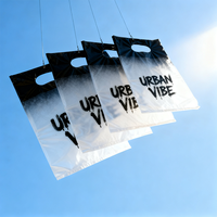 Sacs en plastique PE personnalisés pour vêtements, réutilisables, découpés à la forme, avec poignée longue, impression sérigraphique pour chaussures et vêtements