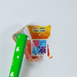 Etiqueta Anti-Falsificación de PET Holográfica con Impresión UV Personalizada de Fábrica, Duradera y de Larga Duración con Marca Registrada para Empaquetado - Product Image 4