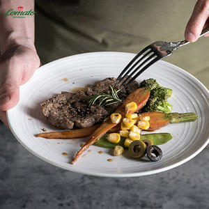 Plato Redondo de Cerámica Minimalista Europeo con Textura de Líneas, Plato de Porcelana Blanca para Cena, Logotipo Personalizado, Restaurante, Hotel, Catering - Product Image 1