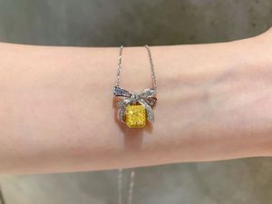 Collar de Diamantes Blancos y Oro Blanco de 18k con Diamante Amarillo Natural de 1.00ct, Precio al por Mayor Xinfly - Product Image 3