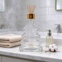 Diffuseur de parfum en verre transparent personnalisé de 200 ml, bouteille en verre d'aromathérapie en forme de sapin de Noël avec des couvercles dorés, argentés et noirs