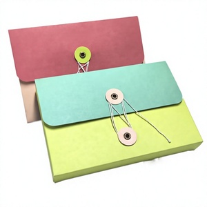กล่องของขวัญลายดอกไม้ ปั๊มฟอยล์สีทอง ดีไซน์ฝาปิดแบบซองจดหมาย ปิดด้วยเชือกผูกแบบกระดุม ลายดอกไม้สไตล์วินเทจ - Product Image 4