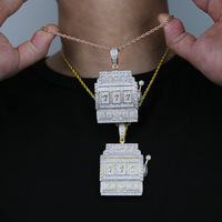 Collier pendentif numéro porte-bonheur 777 glacé en gros, bijoux hip-hop streetwear en CZ pour hommes