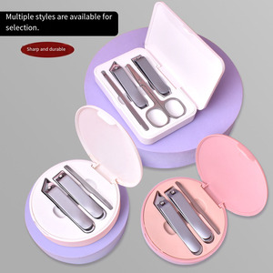 Set di 4 Tronchesine per Unghie in Acciaio al Carbonio Premium con Custodia, <span class=keywords><strong>Kit</strong></span> <span class=keywords><strong>Professionale</strong></span> per <span class=keywords><strong>Manicure</strong></span> e <span class=keywords><strong>Pedicure</strong></span> per Uomini e Donne - Product Image 1