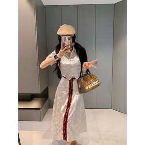 ชุดเซ็ตสองชิ้นแขนสั้นสไตล์แฟชั่นหรูหราสำหรับผู้หญิง แบรนด์ดัง เหมาะสำหรับชุดลำลองฤดูร้อนสุดหรู - Product Image 5