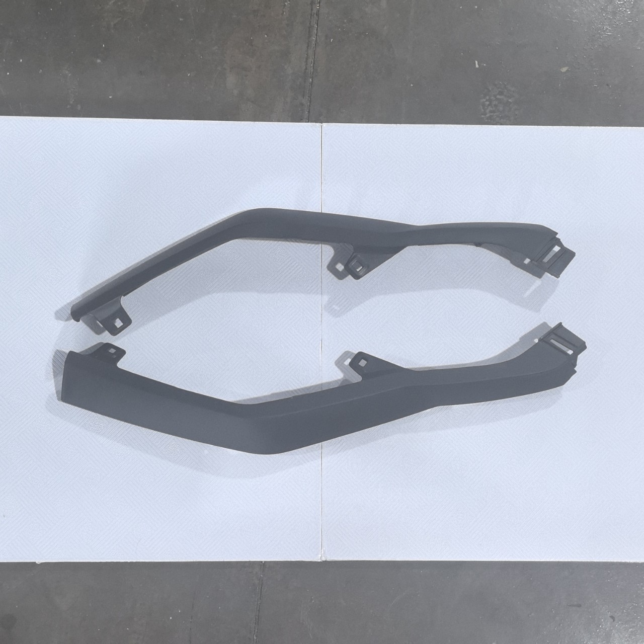 Front bumper fog light cover L