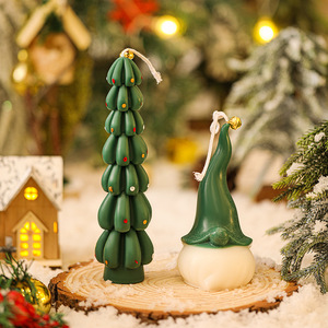 Vela artesanal grande de cera de soja con aroma a árbol de Navidad, adorno decorativo para ambiente festivo, cumpleaños y Navidad - Incluye accesorios - Product Image 3