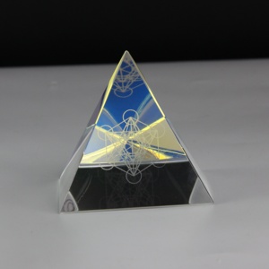 Pirámide <span class=keywords><strong>de</strong></span> Cristal Transparente <span class=keywords><strong>de</strong></span> Alta Gama - Pirámide Cuadrangular, Torre Egipcia, Decoración Creativa para el Hogar, para Sala <span class=keywords><strong>de</strong></span> Estar - Product Image 1