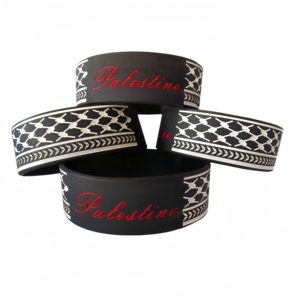 Braccialetto Personalizzato Palestina 25mm con Stampa a Rilievo, Braccialetto Keffiyeh Palestinese, Braccialetti in Silicone - Product Image 1