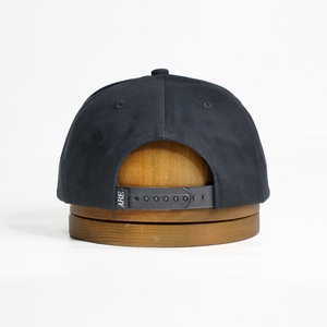 Gorra de Béisbol de Gamuza Personalizable con su Logotipo, Gorras Deportivas Personalizadas con Bordado Cruzado y Detalle de Pedrería para un Estilo Único - Product Image 5