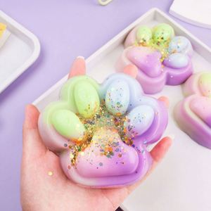 Jouets sensoriels en TPR souple en forme de patte de chat en gros, jouets créatifs anti-stress à presser en forme de fruits pour adultes et enfants - Product Image 1