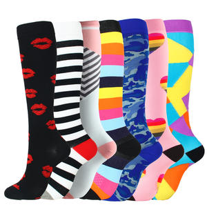 Chaussettes <span class=keywords><strong>de</strong></span> compression montantes pour femmes, pour le <span class=keywords><strong>ski</strong></span>, la course et le cyclisme, à séchage rapide, en nylon à motif à pois, vente en gros - Product Image 2