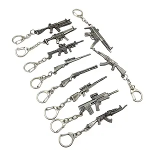 Porte-clés exquis en forme de Mini pistolet, porte-clés en métal pour fans militaires, cadeau pour pistolet de sous-machine, couteau de pistolet, porte-clés de 6cm de longueur