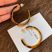 Boucles d'oreilles créoles en laiton plaqué or 18 carats de haute qualité avec imprimé léopard en résine pour les fêtes, bijoux pour femmes, vente en gros