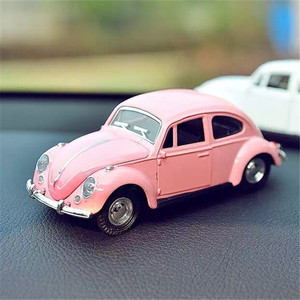 Modèle de voiture classique en alliage rose, décoration pour l'intérieur de la voiture, ornement élégant - Product Image 1