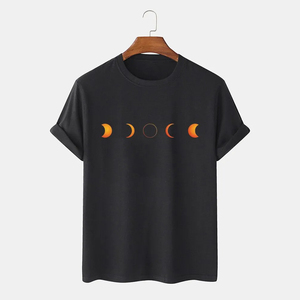 เสื้อยืดกราฟิกผู้ชายลายข้างขึ้นข้างแรม คอกลม แขนสั้น ผ้าฝ้ายลำลอง พิมพ์ลายดาราศาสตร์ เสื้อฤดูร้อน - Product Image 1