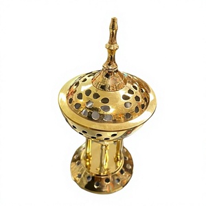 Brûleur d'encens en laiton avec couvercle, diffuseur d'arômes ajouré et perforé, encensoir en métal doré pour la décoration intérieure et les fêtes de Diwali - Product Image 1