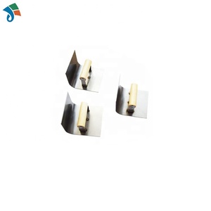 Pelle d'angle en acier au carbone avec manche en bois, outil pour plaques de plâtre - Product Image 2