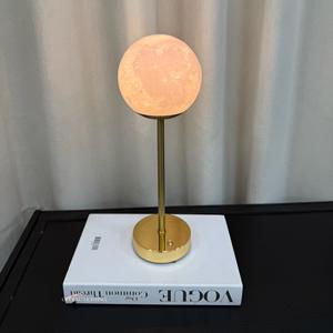 Vente en gros de lampes LED rechargeables étanches IP65 pour le camping, la randonnée et les activités de plein air, avec variateur de luminosité progressif, interrupteur tactile, métal, simplicité moderne - Product Image 1