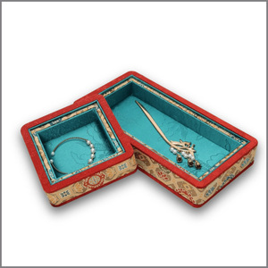 Nouveau plateau à bijoux de style chinois en tissu brocart rouge et bleu, boîte de rangement et de présentation de bijoux, une pièce - Product Image 2