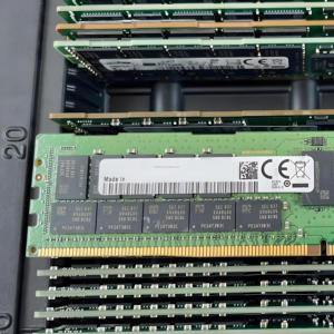 Module de mémoire serveur SDRAM DDR5 ECC 16 Go, simple rangée, 4800 MHz, 1,1 V, CL40, PC5-38400, M321R2GA3BB6-CQK, en stock - Product Image 3