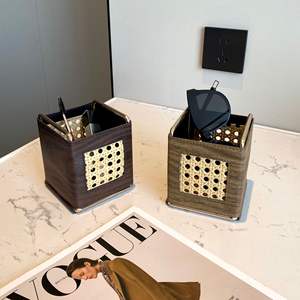 Panier de rangement en cuir tressé moderne et minimaliste, rectangulaire, grain de bois foncé, organisateur de bureau en métal, porte-pinceaux de maquillage, printemps 2024 - Product Image 2