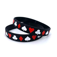 Bracelet en silicone thème poker (Pique, Cœur, Épée, Roi) – Étanche, motif géométrique simple, bijou décoratif, bracelet promotionnel