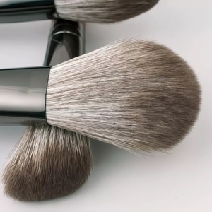 ชุดแปรงแต่งหน้าคุณภาพสูง 14 ชิ้น ด้ามไม้สีเงิน แบรนด์ OEM รับผลิตตามสั่ง พร้อมติดฉลากส่วนตัว สำหรับคอนซีลเลอร์ คิ้ว อายแชโดว์ และแปรงแต่งหน้าทรงเหลี่ยม - Product Image 3