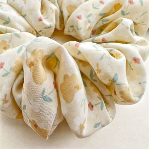 Scrunchies floraux mignons en tissu élastique pour femmes et filles, attaches pour queue de cheval, accessoires capillaires à imprimé floral, vente en gros - Product Image 3
