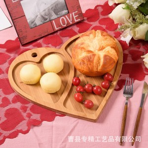Plateau de service en bambou en forme de cœur, plateau en bois pour le pain, le fromage et les en-cas pour la Saint-Valentin, pour les fêtes de mariage - Product Image 1