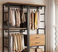 Armoires ouvertes personnalisées simples pour chambres à coucher, dressing métallique, et cintres en métal et en bois