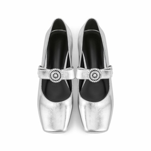 <span class=keywords><strong>Scarpe</strong></span> da <span class=keywords><strong>Sposa</strong></span> Estive alla Moda con Punta Quadrata, Tacco Basso Argento, in Pelle di Vacchetta Metallizzata, con Fibbie in Strass, Stile Mary Jane con Supporto per Arco - Product Image 2