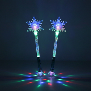 Varita Mágica de Copo de Nieve Navideño con Luz Estelar, Varita de Copo de Nieve LED con Patrón de Copo de Nieve y Purpurina, para Teatro de Colores de la Princesa de la Suerte - Product Image 2