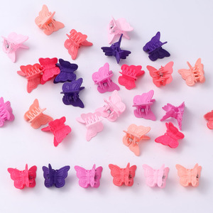 Mini pinza <span class=keywords><strong>de</strong></span> pelo <span class=keywords><strong>de</strong></span> mariposa <span class=keywords><strong>de</strong></span> dibujos animados para niñas, horquillas <span class=keywords><strong>de</strong></span> resina <span class=keywords><strong>de</strong></span> plástico esmerilado <span class=keywords><strong>de</strong></span> 1,8 cm, horquilla <span class=keywords><strong>de</strong></span> garra pequeña <span class=keywords><strong>de</strong></span> estilo dulce - Product Image 3