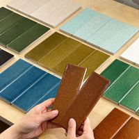 Carrelage mural en céramique écologique recyclé et réutilisé, fait main, avec glaçure texturée, coloré, pour les murs décoratifs intérieurs des maisons d'hôtes et des restaurants
