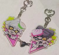 Vigreat Offre Spéciale Kawaii porte-clés en acrylique transparent avec accessoires de coeur magnétique porte-clés en plastique de conception d'anime personnalisée