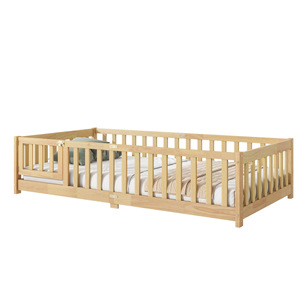 Lit bébé en bois massif avec barrières de sécurité et porte, couleur camel, pour chambre à coucher - Product Image 5