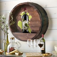 Porte-boissons mural à décor de tonneau de whisky, porte-bouteille de vin dans un bar de restaurant