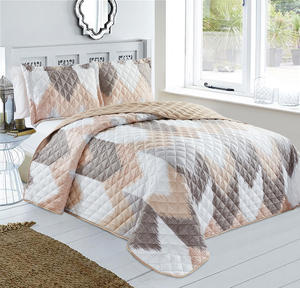 Ensemble de literie avec couvre-lit brodé et imprimé, taille king - Product Image 5