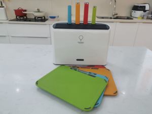 모던 스마트 칼과 도마 세트: 자동 세척 기능 및 색상 구분 정리함 포함 - Product Image 3