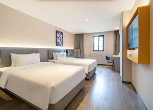 Lit d'hôtel moderne avec tête de lit capitonnée, cadre de lit king size en bois à prix abordable avec table de chevet pour ensembles de chambre d'hôtel de type boutique - Product Image 4