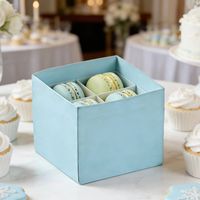 Boîtes en papier kraft bleu carrées de petite taille personnalisées, parfaites pour contenir des pâtisseries, des macarons, des biscuits, des cupcakes et des mini-mousses
